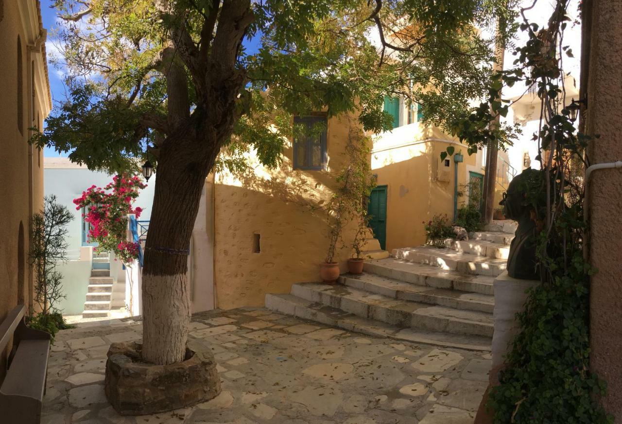 Traditional Medieval Stone House In "Ano Syros" ภายนอก รูปภาพ