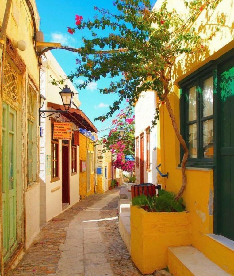 Traditional Medieval Stone House In "Ano Syros" ภายนอก รูปภาพ